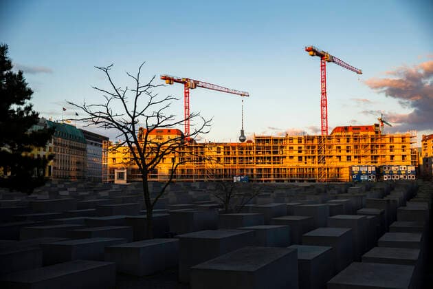 Sunset at the empty memorial to the murdered Judn in Berlin on April 1, 2020 To slow down the spread of the coronavirus SARS CoV 2, the federal and state governments decided on further restrictions After museums, theaters, sporting events, etc. were banned, furth