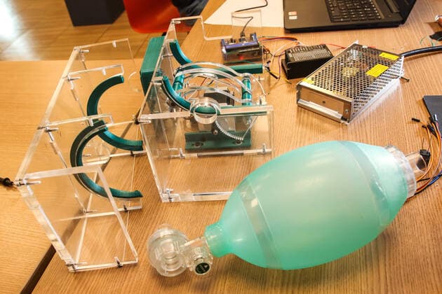 SOROCABA, SP - 01.04.2020: STARTUP DE SOROCABA CRIA RESPIRADORES - The Sorocaba (SP) startup, Pi Project, developed a low-cost respirator project to collaborate in the treatment of patients infected with COVID-19 (new coronavirus). Lucas Piovani, director of the company at the Technological Park of Sorocaba, says that the respirator is in the final testing phase and can cost approximately R $ 1100.00. The first units will be donated to hospitals in the city. The project that uses 3D printing, is based on studies by the Massachusetts Institute of Technology (MIT) and, after being completed, it will undergo validations by organs that regulate materials for hospital use in Brazil. x1900799x  CaduxRolim