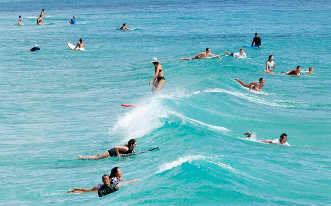 AUSTRALIA CORONAVIRUS COVID-19, Surfers enjoy conditions at Kirra on the Gold Coast, Thursday, April 2, 2020. Exercise is one of only eight essential reasons residents in Queensland are allowed to leave their home, as part of the Queensland Governments battle against COVID-19. ( NO ARCHIVING, EDITORIAL USE ONLY, NO USE IN BOOKS WITHOUT CONSENT GOLD COAST QLD AUSTRALIA  Copyright: xDAVExHUNTx 20200402001461346523