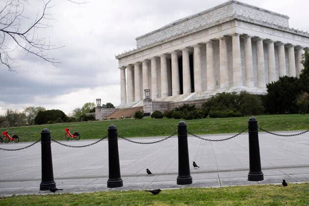 (200402) -- WASHINGTON D.C., April 2, 2020 -- The Lincoln Memorial is seen during the outbreak of COVID-19 in Washington D.C., the United States, April 1, 2020. The United States became the first nation with more than 200,000 COVID-19 infections on Wednesday, according to a new tally from Johns Hopkins University. ) U.S.-WASHINGTON D.C.-COVID-19 LiuxJie 