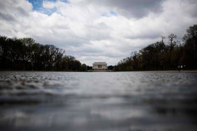 (200402) -- WASHINGTON D.C., April 2, 2020 -- The Lincoln Memorial is seen during the outbreak of COVID-19 in Washington D.C., the United States, April 1, 2020. The United States became the first nation with more than 200,000 COVID-19 infections on Wednesday, according to a new tally from Johns Hopkins University. ) U.S.-WASHINGTON D.C.-COVID-19 LiuxJie 