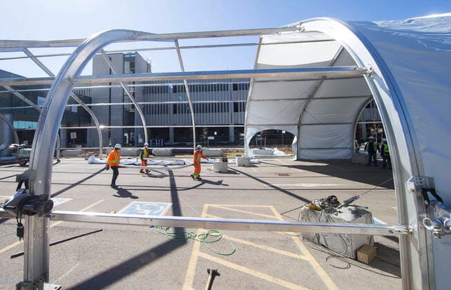 (200402) -- BURLINGTON, April 2, 2020 -- Workers construct a new modular structure on the grounds of Joseph Brant Hospital in Burlington, Toronto, Canada, April 1, 2020. Called as the Pandemic Response Unit (PRU), Ontario province s first temporary facility for COVID-19 patients is being built in Burlington and will provide an additional 93 beds. The number of COVID-19 cases has continued to rise in Canada. As of Wednesday afternoon, there were 9,560 confirmed cases, with 101 deaths, across the country. (Photo by Xinhua) CANADA-TORONTO-COVID-19-TEMPORARY FACILITY-CONSTRUCTION ZouxZheng
