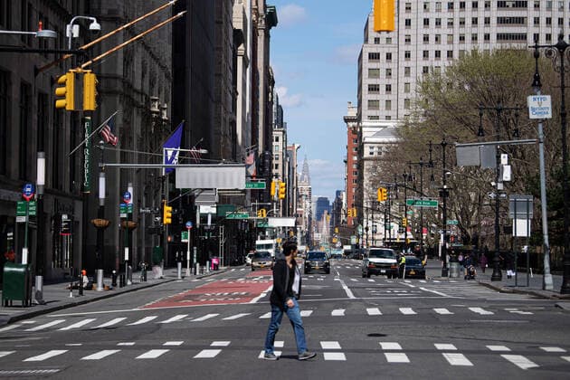 200401 General view of Broadway St as the coronavirus, COVID 19, outbreak continues on April 1, 2020 in New York, NY, USA Across the city businesses, schools and places of work have been shutting down, leading to empty streets and quiet neighborhoods Photo Joel Marklund BILDBYRAN kod JM 88128 bbeng coronavirus covid 19 virus corona sjukdom,  Copyright: JOELxMARKLUND 47112315st
