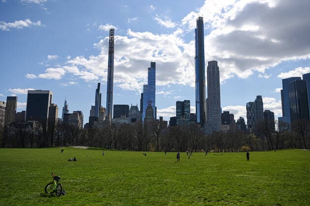 200401 General view of Central Park as the coronavirus, COVID 19, outbreak continues on April 1, 2020 in New York, NY, USA Across the city businesses, schools and places of work have been shutting down, leading to empty streets and quiet neighborhoods Photo Joel Marklund BILDBYRAN kod JM 88128 bbeng coronavirus covid 19 virus corona sjukdom,  Copyright: JOELxMARKLUND 47112329st