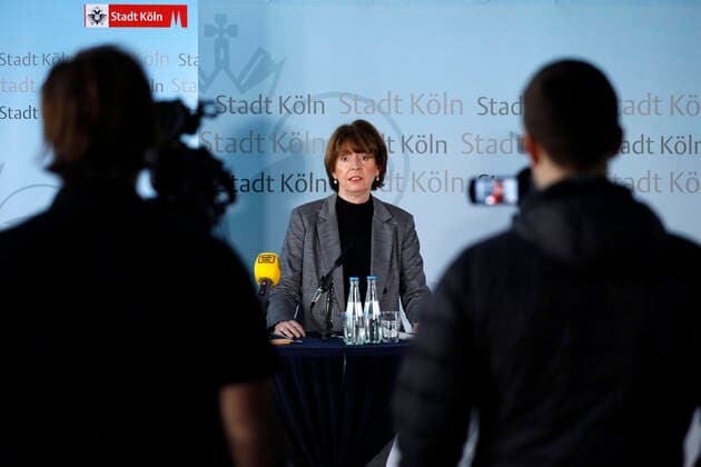 Henriette Reker at a press conference after the meeting of the crisis management team on the current Laqe regarding the corona crisis in the shell room of the historical city hall of Cologne, 01 04 2020 Foto:xC.xHardtx xFuturexImage
