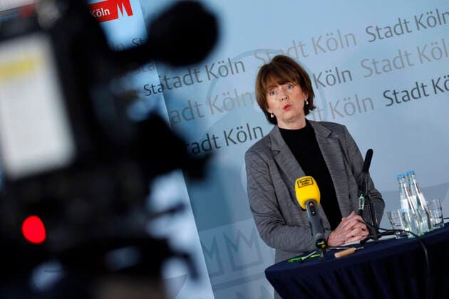 Henriette Reker at a press conference after the meeting of the crisis management team on the current Laqe regarding the corona crisis in the shell room of the historical city hall of Cologne, 01 04 2020 Foto:xC.xHardtx xFuturexImage