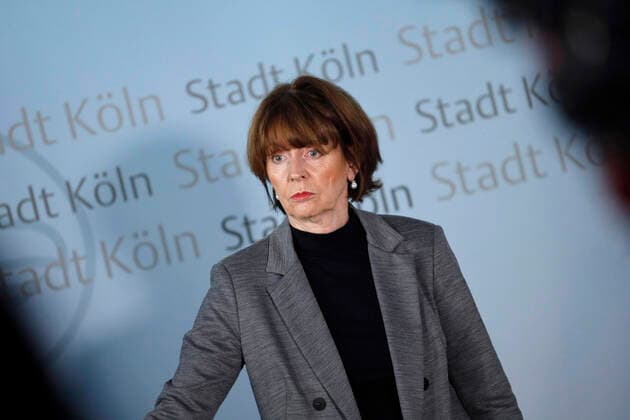 Henriette Reker at a press conference after the meeting of the crisis management team on the current Laqe regarding the corona crisis in the shell room of the historical city hall of Cologne, 01 04 2020 Foto:xC.xHardtx xFuturexImage