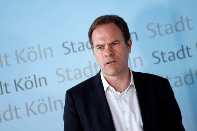 Stephan Keller at a press conference after the meeting of the crisis management team on the current Laqe regarding the corona crisis in the shell room of the historical city hall of Cologne, 01 04 2020 Foto:xC.xHardtx xFuturexImage
