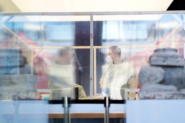 The city of Cologne has opened a third infection protection centre with staff from the Cologne fire brigade, where citizens can be tested for Covid 19 Cologne, 01 04 2020 Foto:xC.xHardtx xFuturexImage
