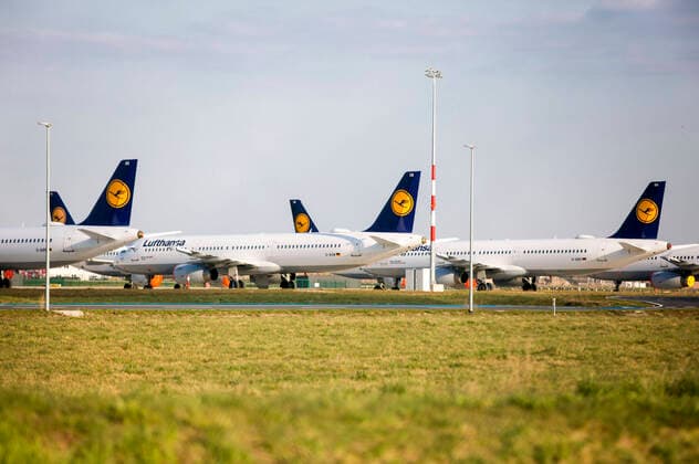 Many aircraft remain on the ground at Berlin Schoenefeld Airport Passenger numbers have collapsed at Schoenefeld due to the corona crisis The airport is almost deserted This Wednesday only one Ryanair aircraft flew to London Berlin, 01 04 2020 Foto:xF.xBungertx xFuturexImage