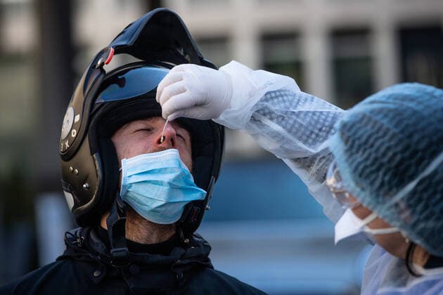 (200402) -- PARIS, April 2, 2020 (Xinhua) -- A medical biologist handles a swab to test a mediacal worker for the COVID-19 disease at a COVID-19 drive-in test center in Paris, France, April 1, 2020. A COVID-19 drive-in and screening center has opened at the City Hall of the 17th arrondissement of Paris in partnership with three laboratories in the arrondissement and is dedicated to healthcare professionals. (Photo by Aurelien Morissard Xinhua) FRANCE-PARIS-CORONAVIRUS-DRIVE IN TEST 