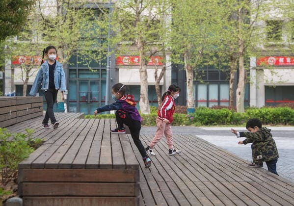 (200402) -- WUHAN, April 2, 2020 -- Children have fun on a square in Wuhan, capital of central China s Hubei Province, April 1, 2020. Life in Wuhan is gradually back to normal as the coronavirus outbreak wanes. ) CHINA-HUBEI-WUHAN-LIFE BACK TO NORMAL (CN) XiaoxYijiu 