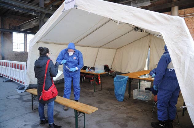 The new Corona test station on Thursday 02 04 2020 in Landsweiler Reden The test station was moved from the sports hall in Ottweiler to the large workshop in Landsweiler Reden The sports hall is to be converted into a supply centre Note Civilians must be made unrecognisable bub