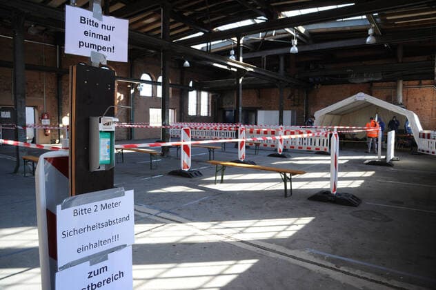The new Corona test station on Thursday 02 04 2020 in Landsweiler Reden The test station was moved from the sports hall in Ottweiler to the large workshop in Landsweiler Reden The sports hall is to be converted into a supply centre Note Civilians must be made unrecognisable bub