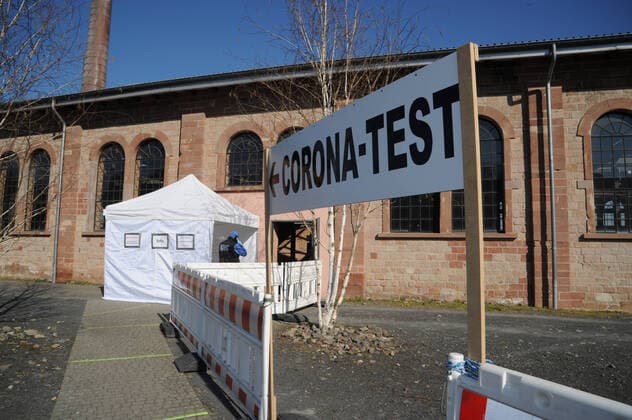 The new Corona test station on Thursday 02 04 2020 in Landsweiler Reden The test station was moved from the sports hall in Ottweiler to the large workshop in Landsweiler Reden The sports hall is to be converted into a supply centre Note Civilians must be made unrecognisable bub