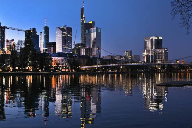 01 04 2020, Frankfurt, DEU Sunset on the Main, office buildings reflected in the Main