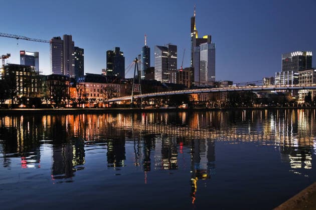 01 04 2020, Frankfurt, DEU Sunset on the Main, office buildings reflected in the Main