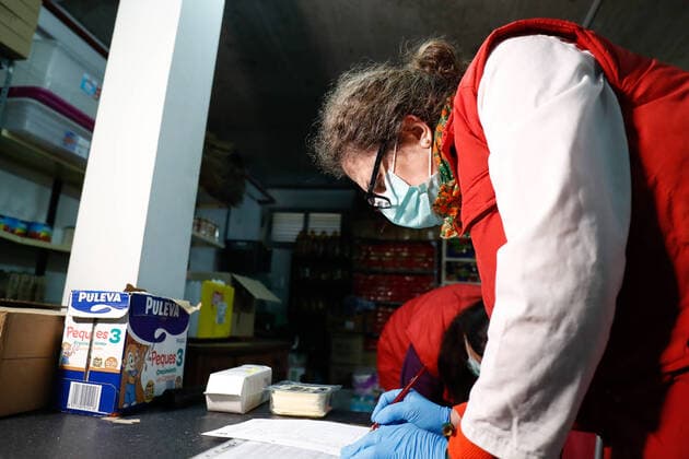 April 2, 2020, Valdemoro, MADRID, SPAIN: Illustration, workers of Vicente Ferrer Center of Valdemoro (Valdemoro City Council Social Center) continue continue to deliver food to more than 140 families (more than 400 neighbors) in need during the third week after the Government declared the state of alarm in Spain and recommended people to stay at home to fight coronavirus COVID-19 on March 29, 2020 in Valdemoro, Madrid, Spain Valdemoro SPAIN - ZUMAa181 20200402_zaa_a181_018 Copyright: xOscarxJ.xBarrosox