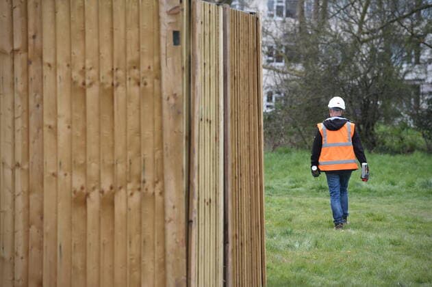 . 02 04 2020. London, United Kingdom. Coronavirus crisis. Builders seen carrying works for the new mortuary on the site owned by the City of London Corporation. A new mortuary for coronavirus victims, is been building on forest land next to the City of London Cemetery and Crematorium and is expected to take the dead from the new Nightingale Hospital at the ExCel Centre.  xGustavoxValientex xi-Imagesx IIM-20974-0005