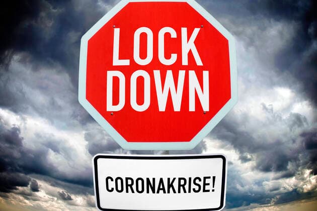 PHOTO MOUNT, sign with the inscription Lockdown, symbol photo Corona Lockdown ** NUR FUER REDAKTIONELLE ZWECKE ** EDITORIAL USE ONLY **
