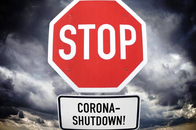 PHOTO MOUNT, Stop sign and sign with inscription Corona Shutdown ** NUR FUER REDAKTIONELLE ZWECKE ** EDITORIAL USE ONLY **