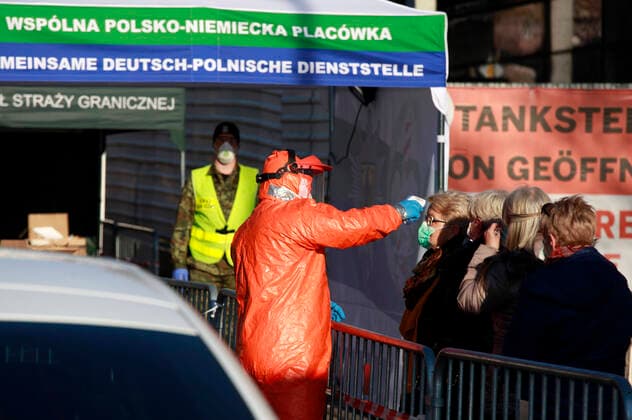 Strict corona controls and long waiting times at the border crossing point city bridge from Görlitz to Zgorzelec Görlitz, 01 04 2020 Foto:xM.xWehnertx xFuturexImage