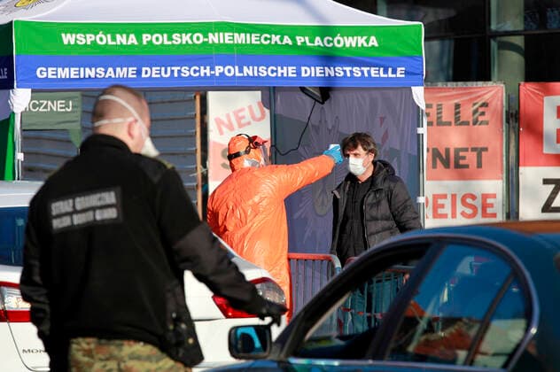 Strict corona controls and long waiting times at the border crossing point city bridge from Görlitz to Zgorzelec Görlitz, 01 04 2020 Foto:xM.xWehnertx xFuturexImage
