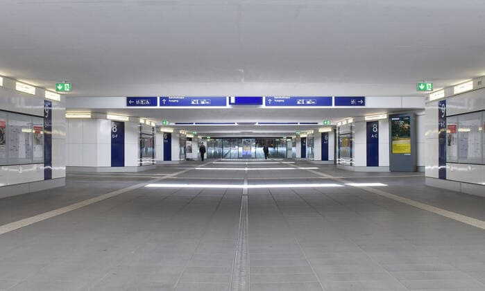 02 04 2020, xblx, Wuerzburg Main station, hardly any people in the main station, Wuerzburg