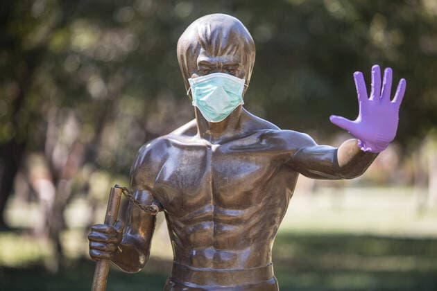PXL_Bruce Lee s statue 02.04.2020., Mostar, Bosnia and Herzegovina - Bruce Lee s statue in Zrinjevac Park received a protective mask and gloves DenisxKapetanovic PIXSELL
