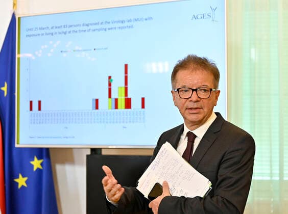 Vienna 02 04 2020, Federal Chancellery, Vienna, AUT, Acute Developments on Corona Disease in Austria, Press Conference, in picture Health Minister Rudolf Anschober Gruene Health Minister Rudolf Anschober Gruene during a press conference of Austrian Goverment about the Coronavirus Pandemic at the Federal Chancellery in Vienna, Austria on 2020 04 02  EP_Pool