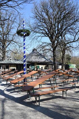Kleinhesseloher See Wegen Coronavirus Blocked Kuffler Seeehaus Beer garden Munich 02 04 20 English Garden Munich