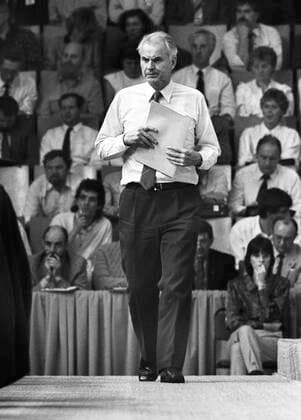Germany, East Berlin, 17 12 1989 Archive No. 11 55 Extraordinary Party Congress of the SED Photo Dr, Hans Modrow, Prime Minister Extraordinary Party Congress of the SED