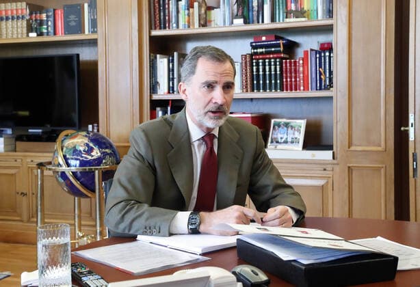 02-04-2020 King Felipe attends a videoconference with members of the Virgen de las Vinas de Tomelloso olive oil factory at Zarzuela Palace in Madrid, Spain  Copyright: xPPEx
