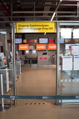 Airport Tegel, TXL Berlin Tegel Otto Lilienthal Airport is only operated to a very limited extent due to the corona crisis; there is a total emptiness in front of Tegel Airport Berlin Tegel TXL Tegel Airport Commercial Airport Air Traffic Airlines Airlines Suspend operations Corona crisis Standstill Emptiness Silence Lonely airport City Airport City