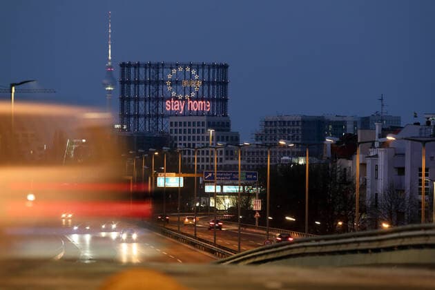 02 04 2020, Berlin, GER View of the Schoeneberg gasometer with the lettering stay home and the Berlin TV tower at dusk Evening, evening, everyday life, outside, outdoor, outdoor