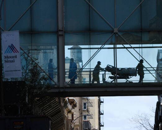 April 2, 2020, New York Manhattan, USA: Nurses pushing the dead body of a patient who died of Coronavirus. 04 02 20 Mount Sinai Morningside New York Manhattan 1111 Amsterdam Ave. New York Manhattan USA - ZUMAs252 20200402_znp_s252_012 Copyright: xMarcusxSantosx