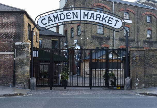 . 02 04 2020. London, United Kingdom. Coronavirus crisis. View of an almost empty Chalk Farm Rd and the closed Camden Market this afternoon, as the coronavirus lockdown continues.  xGustavoxValientex xi-Imagesx IIM-20974-0050