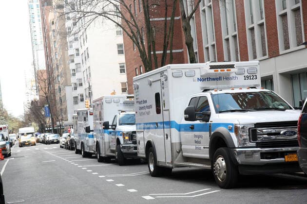 April 2, 2020, New York City, New York, US: Hectic scene at an overwhelmed Lennox Hill Hospital on Manhattan s East-side on 2 April, 2020, with some coronavirus (COVID-19) patients being transported to the hospital and others being moved. Hectic scene at an overwhelmed Lennox Hill Hospital on Manhattan s East-side on 2 April, 2020, with some coronavirus (COVID-19) patients being transported to the hospital and others being moved. Pictured is a line of ambulances on stand-by. New York City US - ZUMAl135 20200402_zap_l135_040 Copyright: xG.xRonaldxLopezx