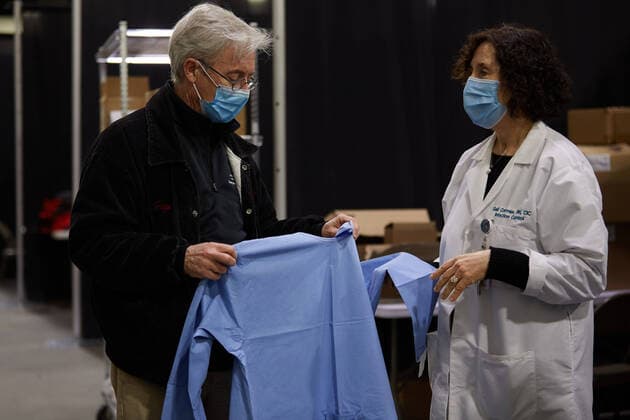 April 2, 2020, Worcester, Massachusetts, US: The Massachusetts National Guard in cooperation with FEMA and Umass Memorial Medical Cenetr are building a COVID-19, Corona Virus, field hospital to treat midlly ill paitents at the DCU Center in Worcester, Massachusetts. The facility will have 250 beds for those who are too sick to be home, but not in need of an Intensive Care Unit. Dr. Richard T. Ellison III, MD who is helping head up the build out at the DCU center talks with nurses. Worcester US - ZUMAd211 20200402_zap_d211_016 Copyright: xAllisonxDinnerx