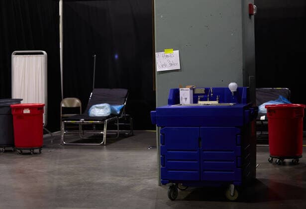 April 2, 2020, Worcester, Massachusetts, US: The Massachusetts National Guard in cooperation with FEMA and Umass Memorial Medical Cenetr are building a COVID-19, Corona Virus, field hospital to treat midlly ill paitents at the DCU Center in Worcester, Massachusetts. The facility will have 250 beds for those who are too sick to be home, but not in need of an Intensive Care Unit. Worcester US - ZUMAd211 20200402_zap_d211_025 Copyright: xAllisonxDinnerx