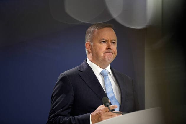 ANTHONY ALBANESE PRESSER, Federal Opposition Leader Anthony Albanese speaks to the media during a press conference in Sydney, Friday, April 3, 2020. ( NO ARCHIVING, EDITORIAL USE ONLY, NO USE IN BOOKS WITHOUT CONSENT SYDNEY NSW AUSTRALIA  Copyright: xBIANCAxDExMARCHIx 20200403001461559361