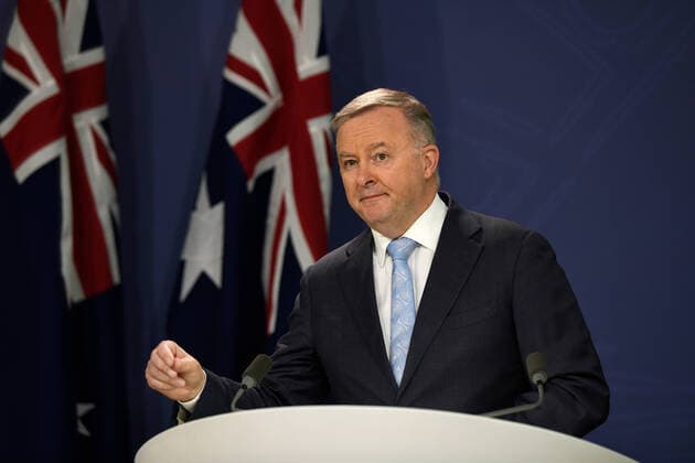 ANTHONY ALBANESE PRESSER, Federal Opposition Leader Anthony Albanese speaks to the media during a press conference in Sydney, Friday, April 3, 2020. ( NO ARCHIVING, EDITORIAL USE ONLY, NO USE IN BOOKS WITHOUT CONSENT SYDNEY NSW AUSTRALIA  Copyright: xBIANCAxDExMARCHIx 20200403001461559717