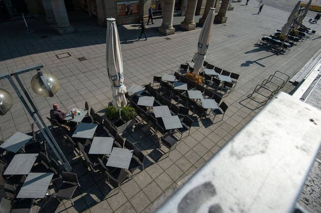 Coronavirus COVID 19 Impressions from an orphaned city The state capital Stuttgart demands that all restaurants and bars should be placed outside so that no passers-by take a seat in good weather Stuttgart Mitte Baden Württemberg Germany Copyright: xLeif-HendrikxPiechowskix