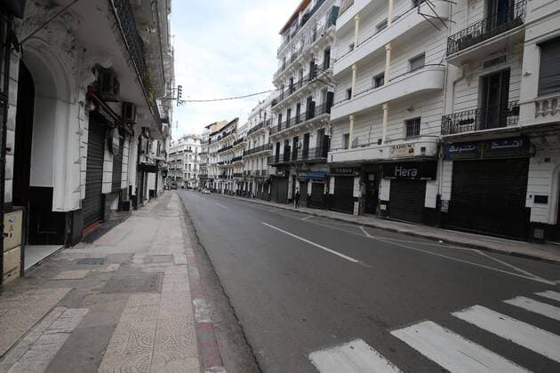 (200402) -- ALGIERS, April 2, 2020 (Xinhua) -- Few people are seen on a street in Algiers, Algeria, on April 2, 2020. The number of confirmed cases of COVID-19 in Algeria has risen to 986 while the death toll has reached 86, according to figures reported on Thursday by Algerian health authorities. (Xinhua) ALGERIA-ALGIERS-COVID-19-CASES 