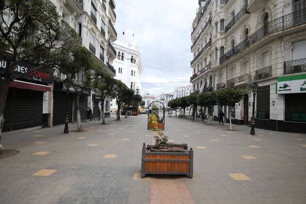 (200402) -- ALGIERS, April 2, 2020 (Xinhua) -- Few people are seen on a street in Algiers, Algeria, on April 2, 2020. The number of confirmed cases of COVID-19 in Algeria has risen to 986 while the death toll has reached 86, according to figures reported on Thursday by Algerian health authorities. (Xinhua) ALGERIA-ALGIERS-COVID-19-CASES 