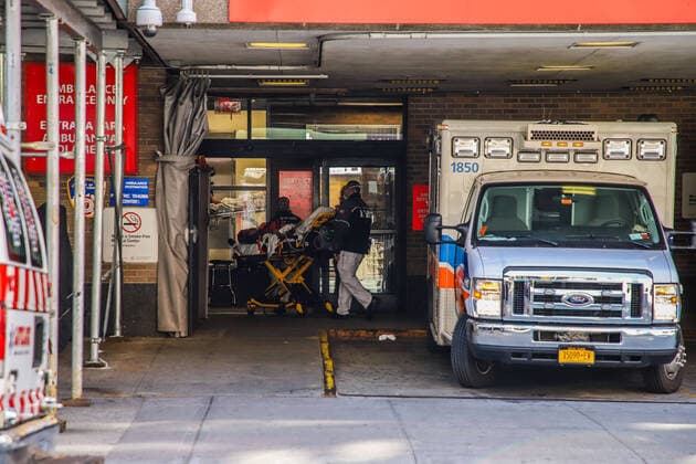 April 2, 2020, New York, NEW YORK, EUA: Movement of health professionals in front of the New York Presbyterian Columbia University Hospital on Manhattan Island in New York during the Coronavirus COVID-19 pandemic in the United States. New York EUA - ZUMAc233 47114050st Copyright: xVanessaxCarvalhox
