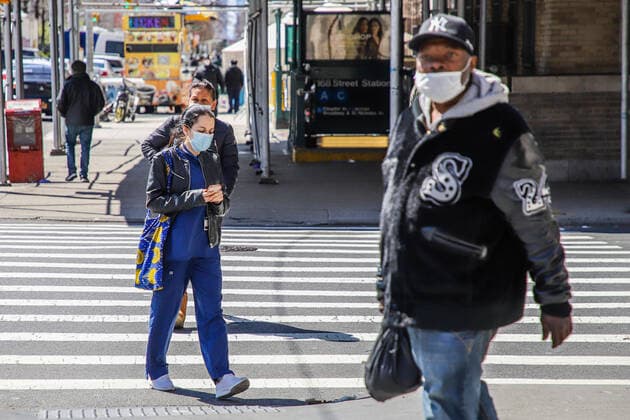 April 2, 2020, New York, NEW YORK, EUA: Movement of people wearing medical masks in New York City during the Coronavirus COVID-19 pandemic in the United States. New York EUA - ZUMAc233 47114122st Copyright: xVanessaxCarvalhox