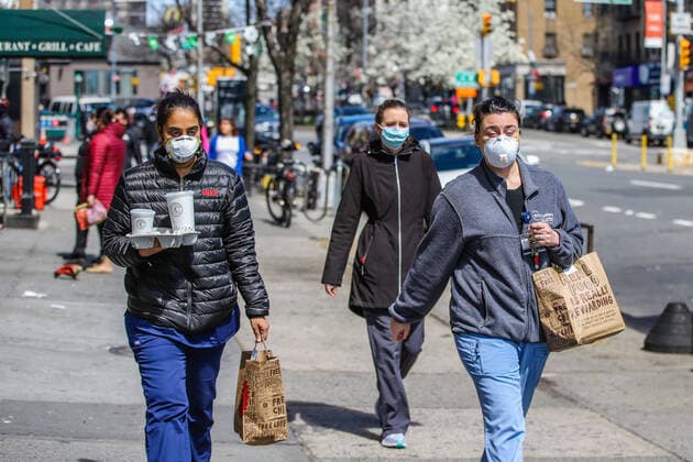 April 2, 2020, New York, NEW YORK, EUA: Movement of people wearing medical masks in New York City during the Coronavirus COVID-19 pandemic in the United States. New York EUA - ZUMAc233 47114143st Copyright: xVanessaxCarvalhox