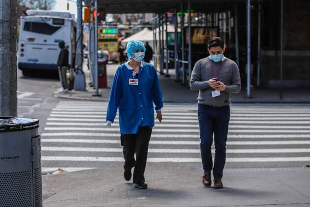 April 2, 2020, New York, NEW YORK, EUA: Movement of people wearing medical masks in New York City during the Coronavirus COVID-19 pandemic in the United States. New York EUA - ZUMAc233 47114149st Copyright: xVanessaxCarvalhox