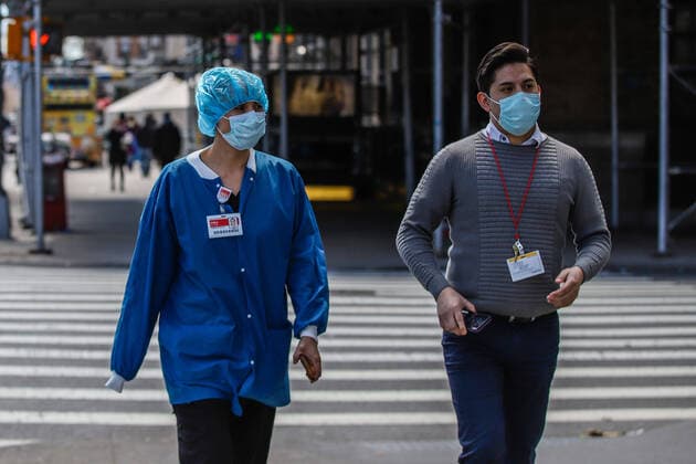 April 2, 2020, New York, NEW YORK, EUA: Movement of people wearing medical masks in New York City during the Coronavirus COVID-19 pandemic in the United States. New York EUA - ZUMAc233 47114150st Copyright: xVanessaxCarvalhox